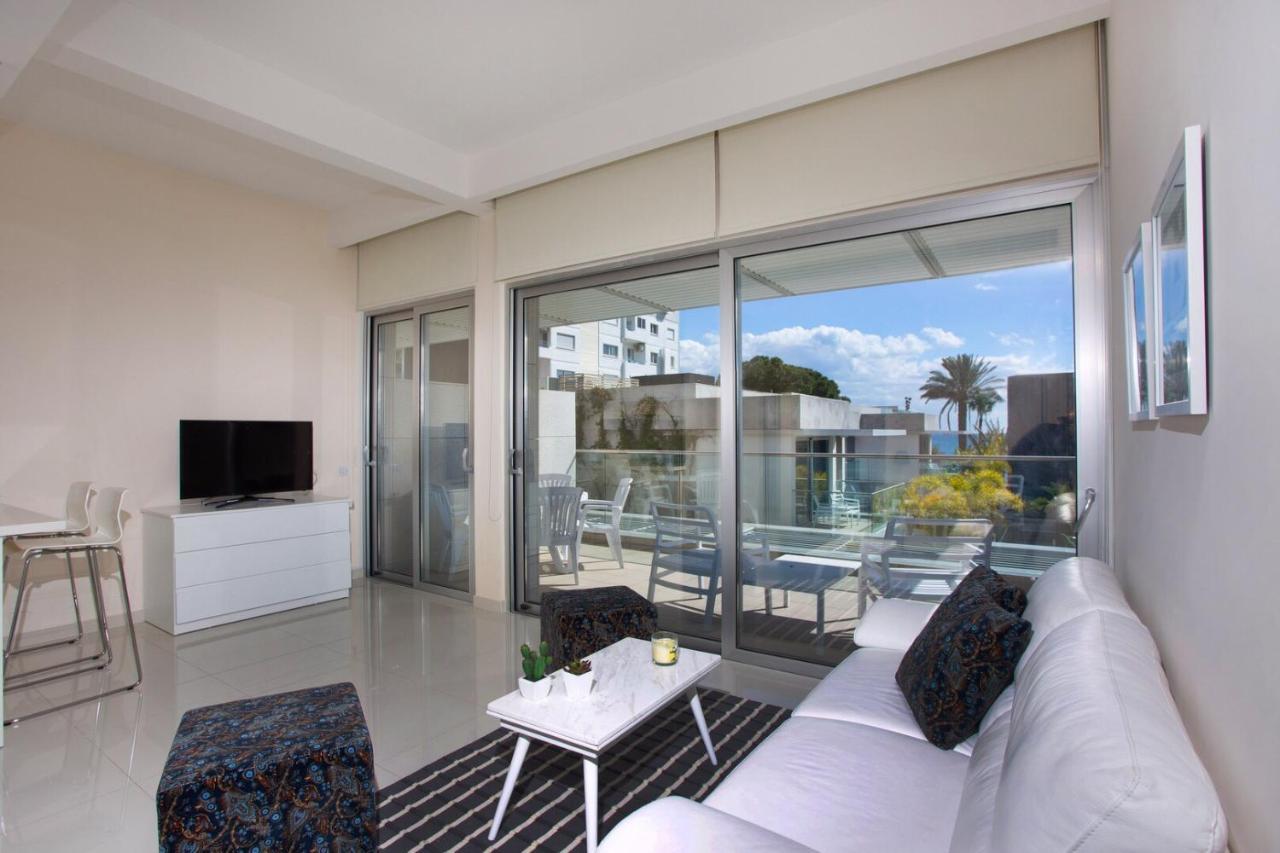 Opera Exclusive Apts By Trulycyprus Лімасол Екстер'єр фото